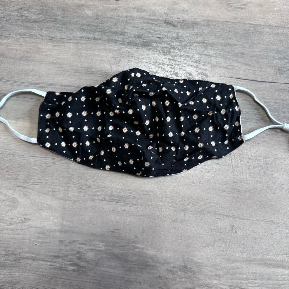 Mask with Nose Wire